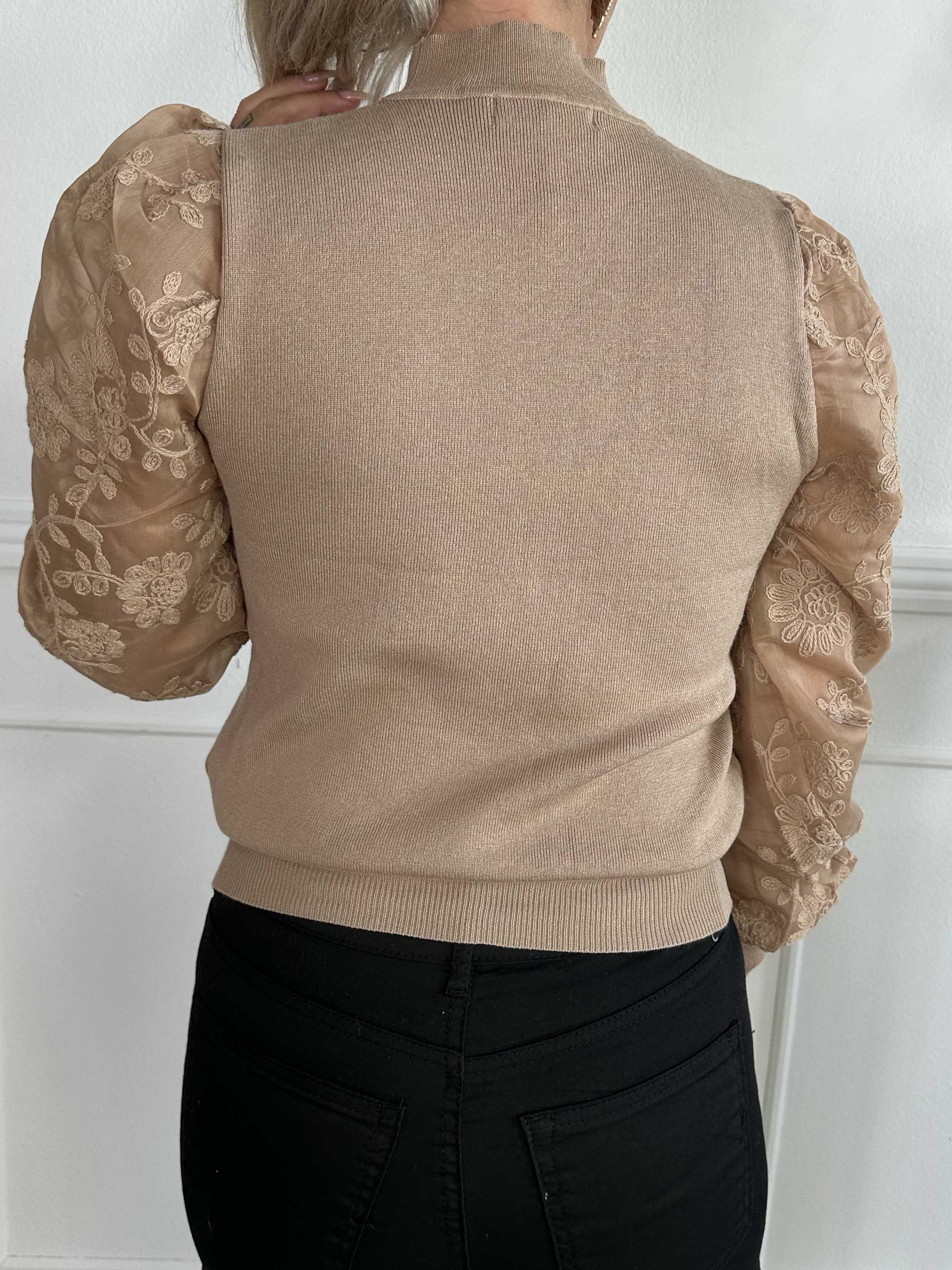 Sydney - Bluse med turtleneck og blondeærmer